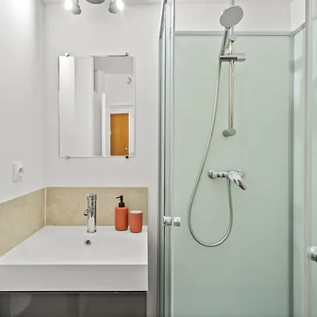 Renovated 2 With Swimming Pool 4 People Appartamento